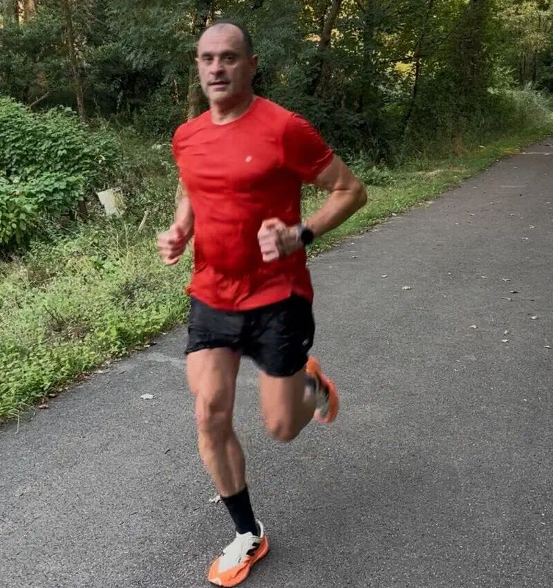 entrenamiento de fuerza para corredores oscar corriendo